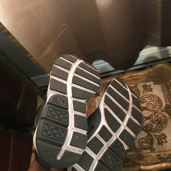 Womens Size 5 Nike Running sneakers - Picture 5 of 5